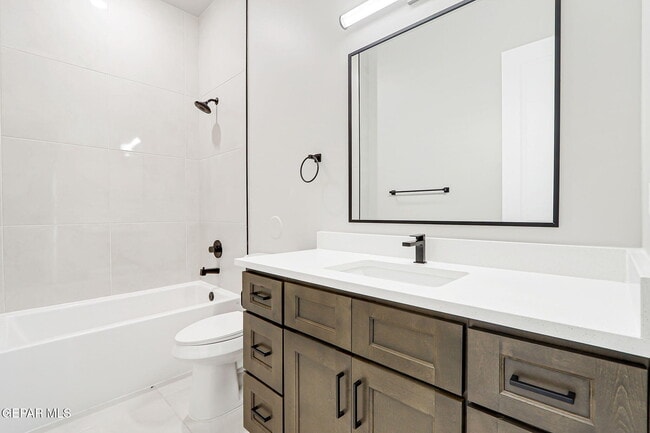 Building Photo - 828 Eltham Dr