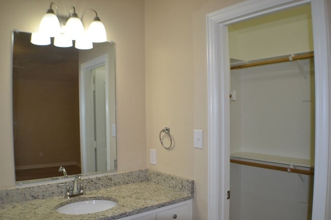Building Photo - 3 bed 2 bath House for Lease in Sherman