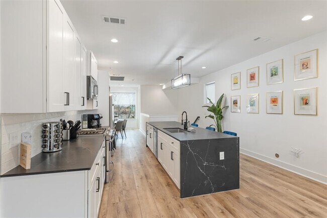 Building Photo - 1417 Kramer Ln