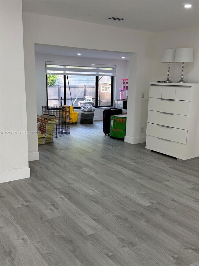 Building Photo - 1601 NE 158th St