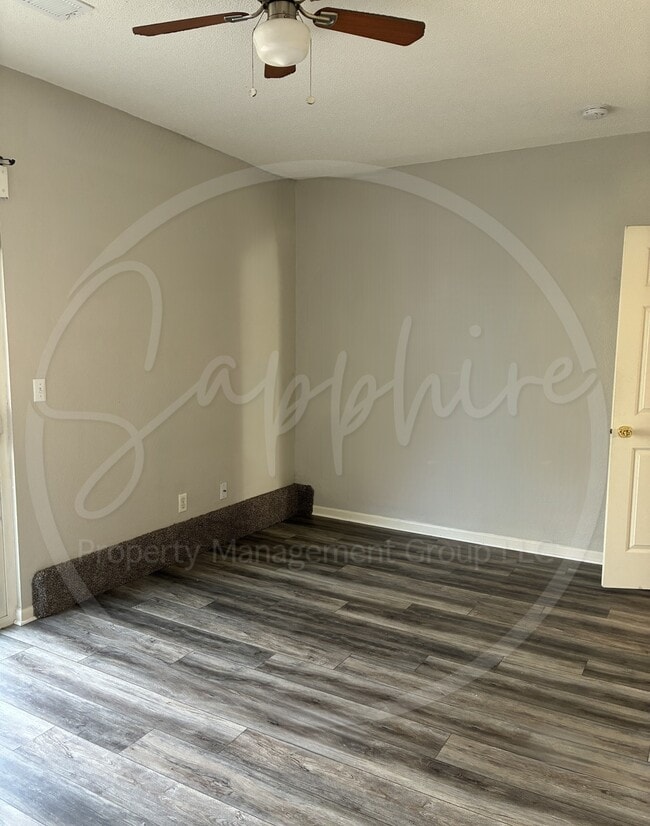 Building Photo - 5623 N Northwood Terrace