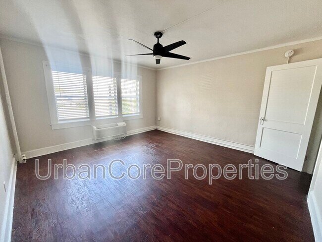 Building Photo - 216 5th Ave N