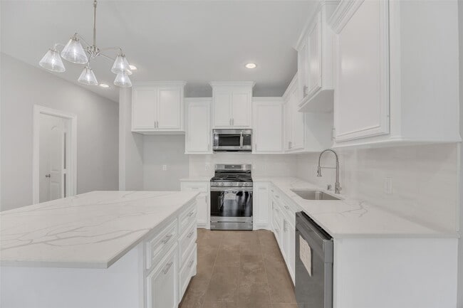 Building Photo - 10 Snead Ln