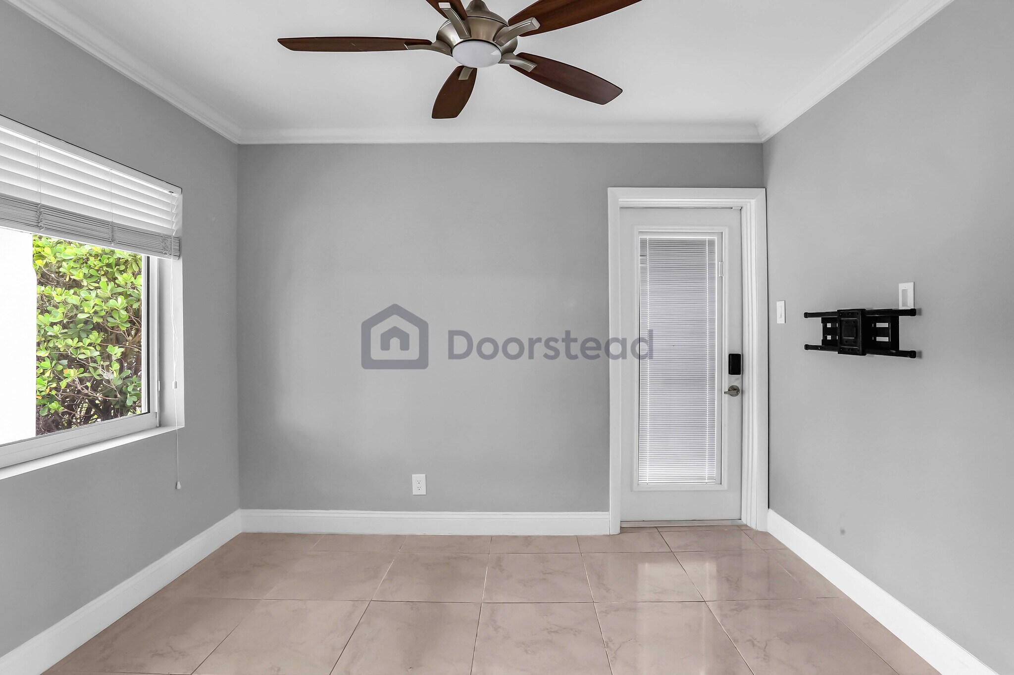 Building Photo - 241 NE 48th Ct