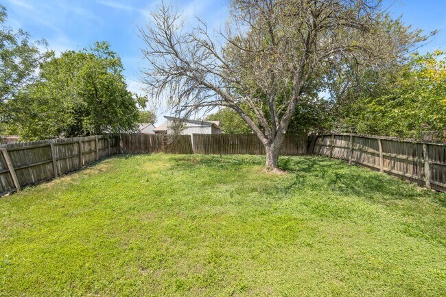 Building Photo - 4003 Sunrise Creek Dr