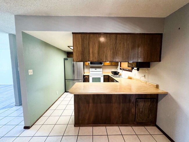 Building Photo - "Charming 3-Bed Oasis with 2 Baths and 170...