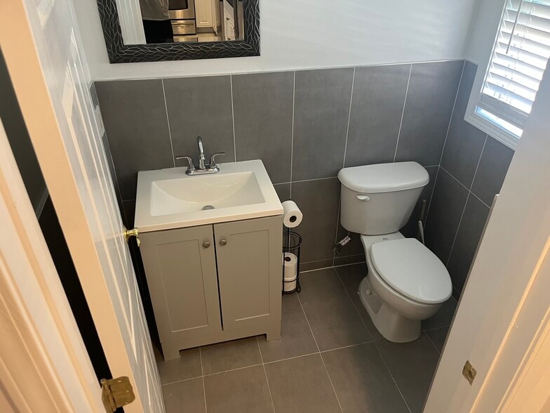 Building Photo - 308 Hamilton Pl