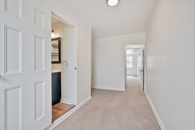 Building Photo - 2 bed 1 bath with fresh updates - great location, fenced in yard