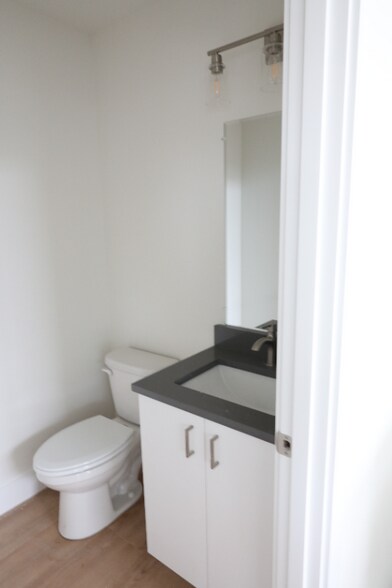 Building Photo - 12905 SE Ridgecrest Rd