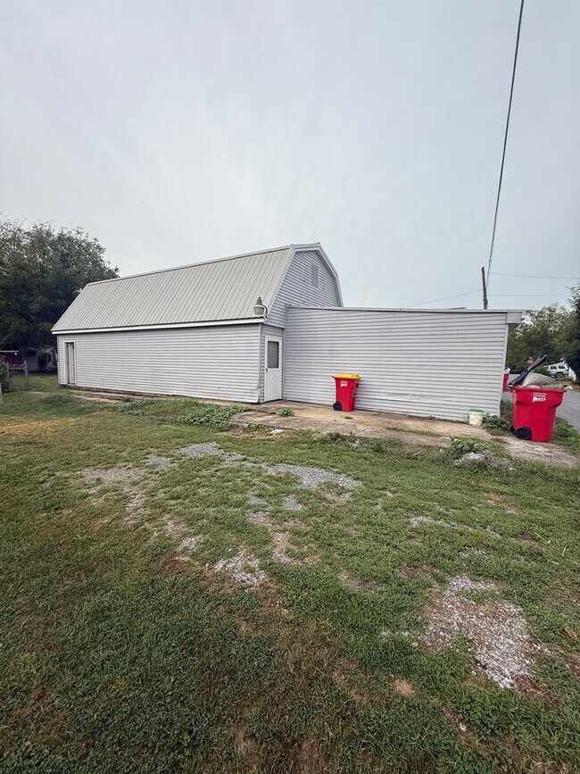 Building Photo - 2 bedroom possibly 3 with oversized Garage/Work Shop in Newville