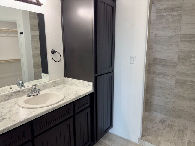 Building Photo - Almost New 3-Bedroom, 2-Bath Home for Rent in Bienestar 12!