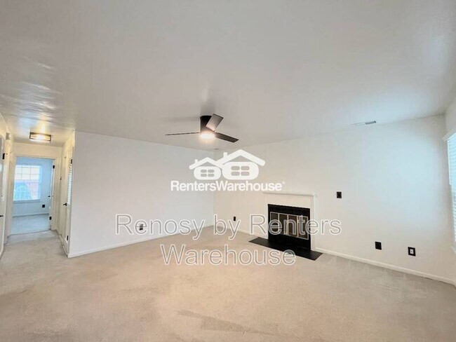 Building Photo - 1843 Chantilly Ct
