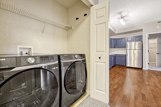 Building Photo - $1,940.95, 2 bed, 2 bath Condo located in Aurora with Central AC and In Unit Laundry