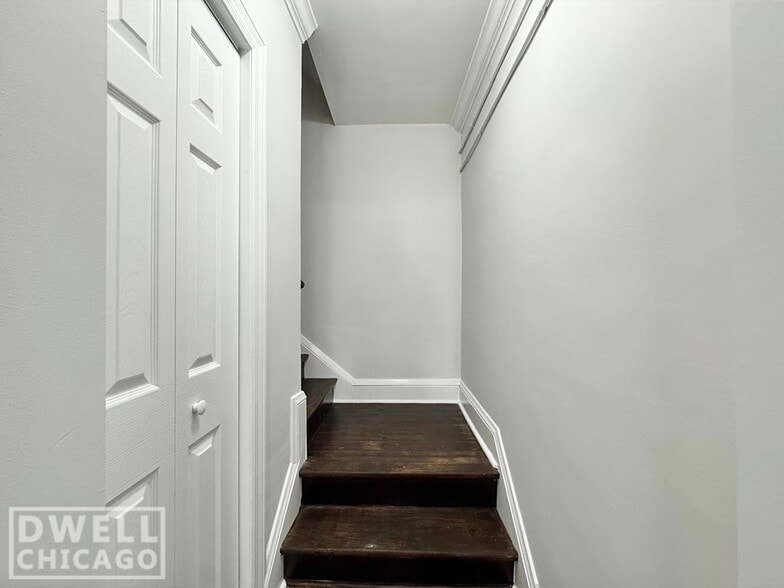 Building Photo - 2125 W Giddings St