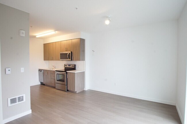 Building Photo - Sellwood-Modern Top Floor 1Bdr w/Floor-to-Ceiling Windows + Pet OK!
