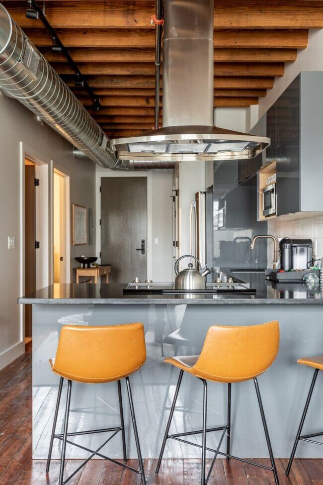 Building Photo - 315 Girod St