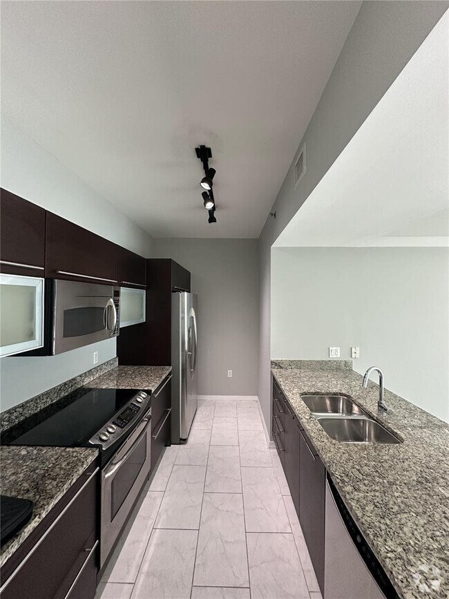Building Photo - 950 Brickell Bay Dr