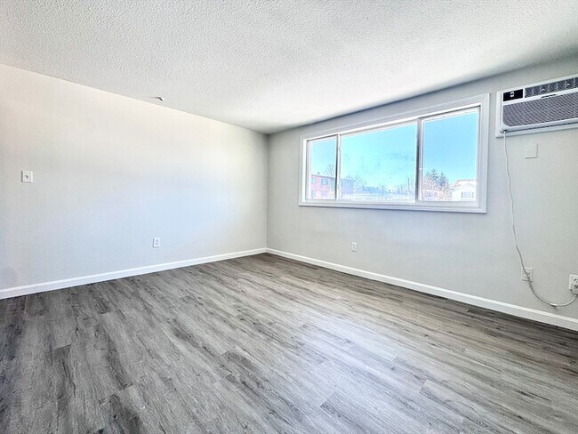 Building Photo - 50-58 Walnut Street Unit 11