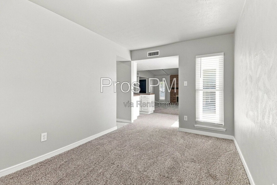 Building Photo - 5281 Reed Dr