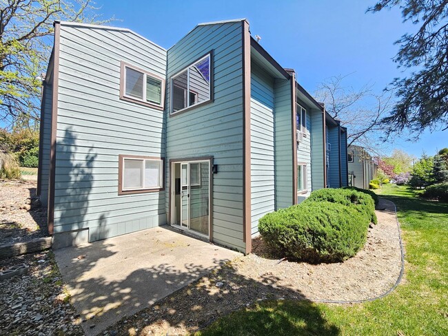 Building Photo - 2309 E 29th Ave