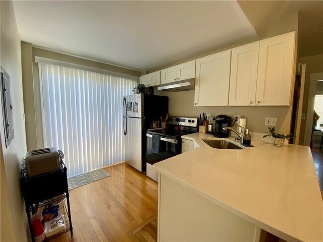 Building Photo - 30 Gould St