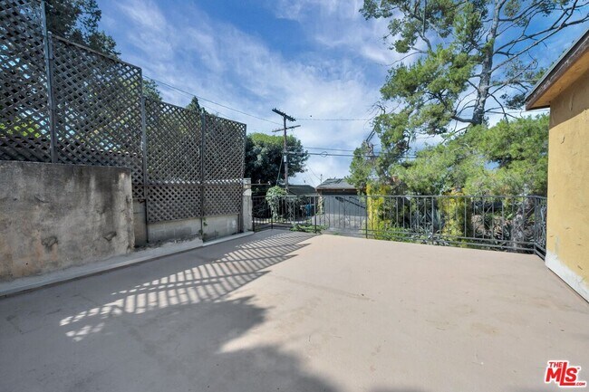 Building Photo - 1570 Sanborn Ave