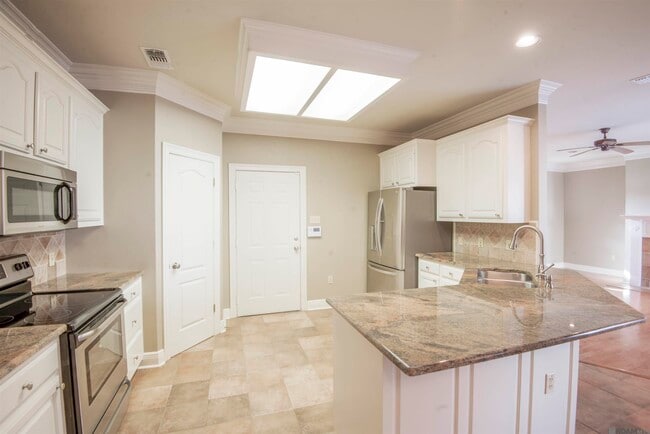 Building Photo - 4925 Summa Ct