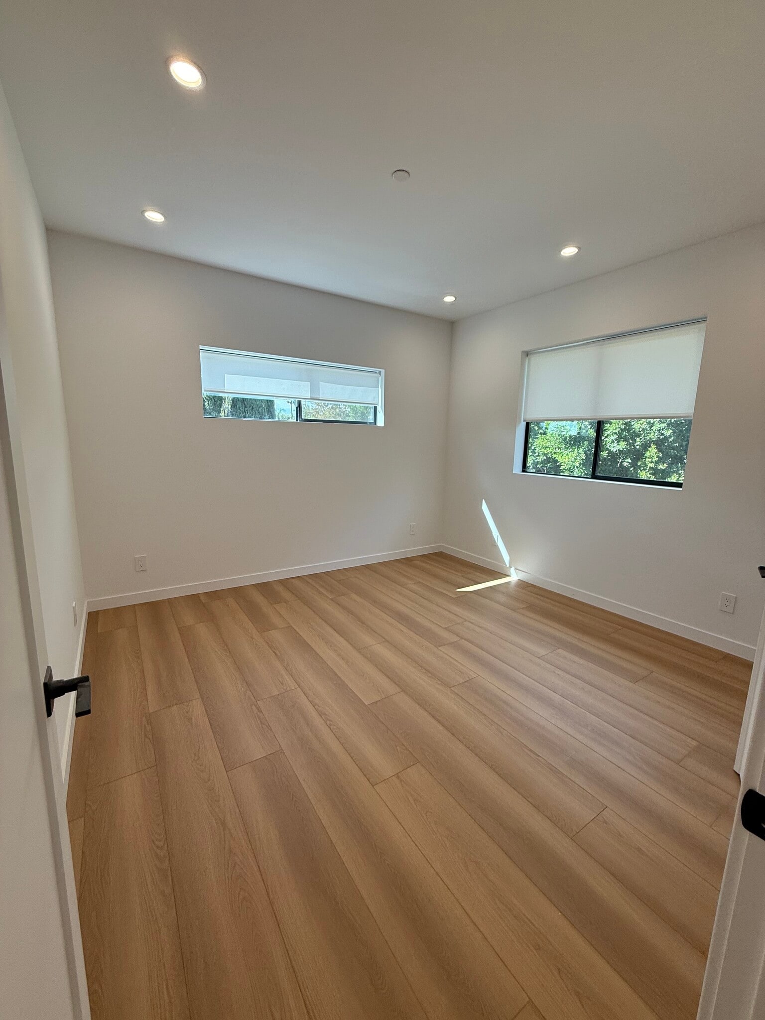 Building Photo - 9213 White Oak Ave