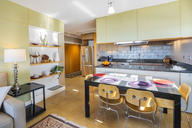 Building Photo - Downtown Anchorage Two Bedroom Two Bath wi...