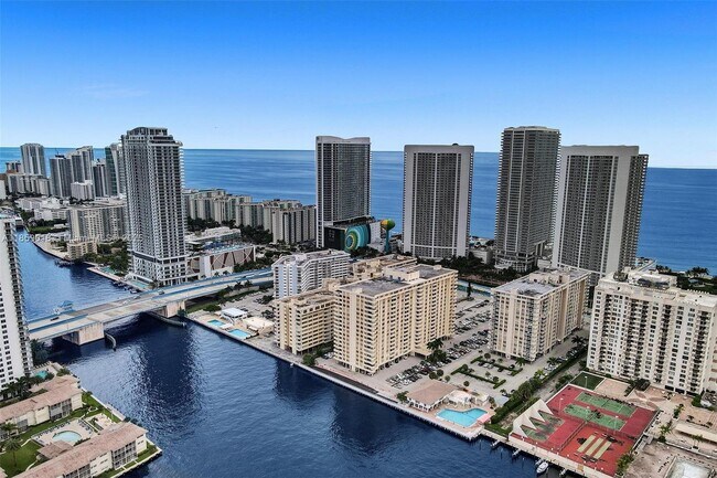 Building Photo - 1833 S Ocean Dr