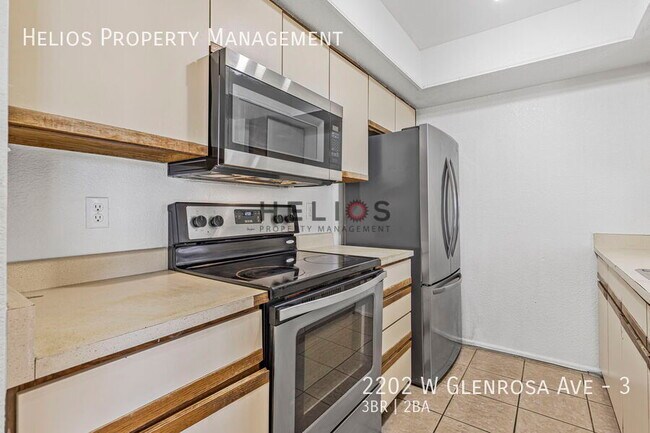 Building Photo - 2202 W Glenrosa Ave