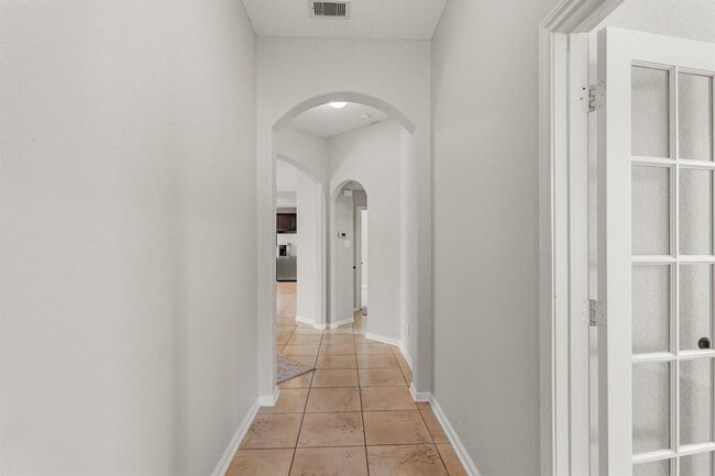 Building Photo - 13026 Davenport Hills Ln
