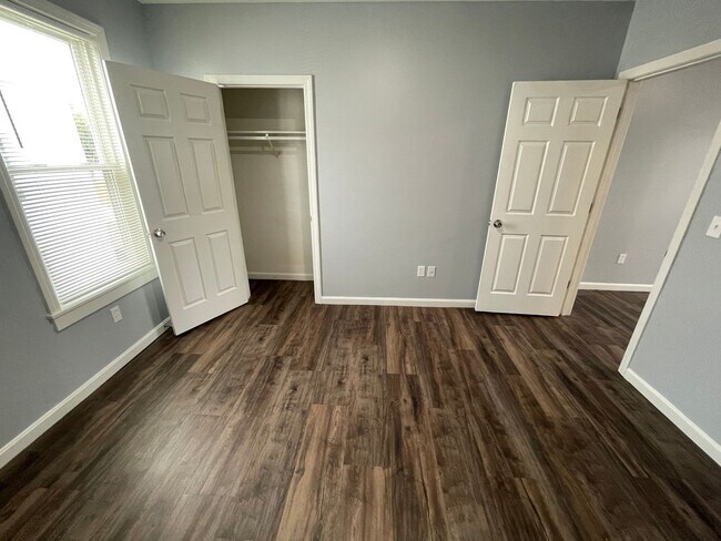 Building Photo - Bright and Beautiful Second Floor 2 Bedroo...