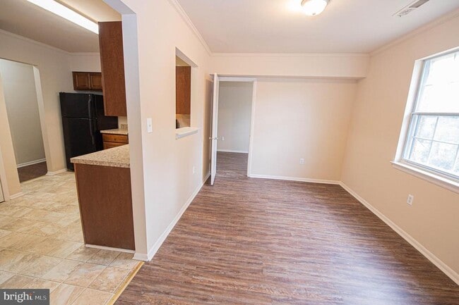 Building Photo - 804 College Ln