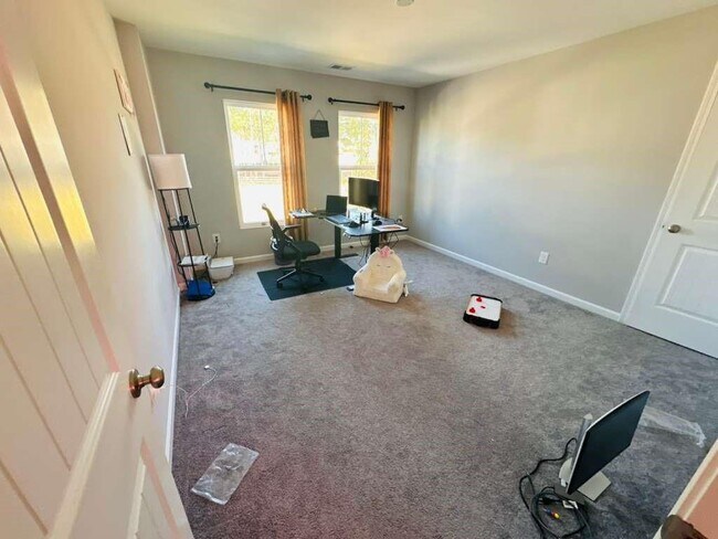 Building Photo - 8035 Stiner Grv