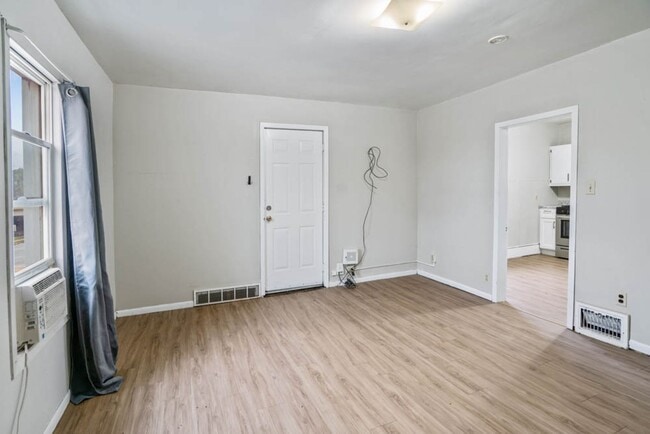 Building Photo - 1632 Waterloo Rd