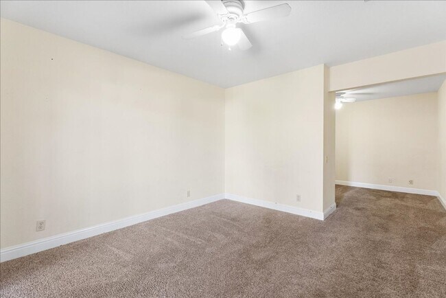 Building Photo - 2717 Knollwood Dr