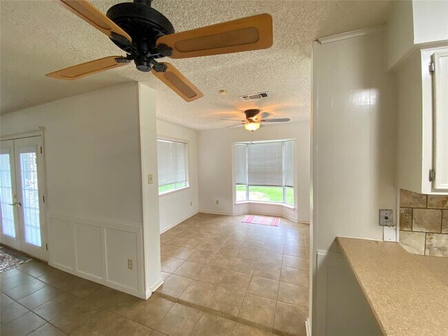 Building Photo - 2233 Ripple Creek Dr