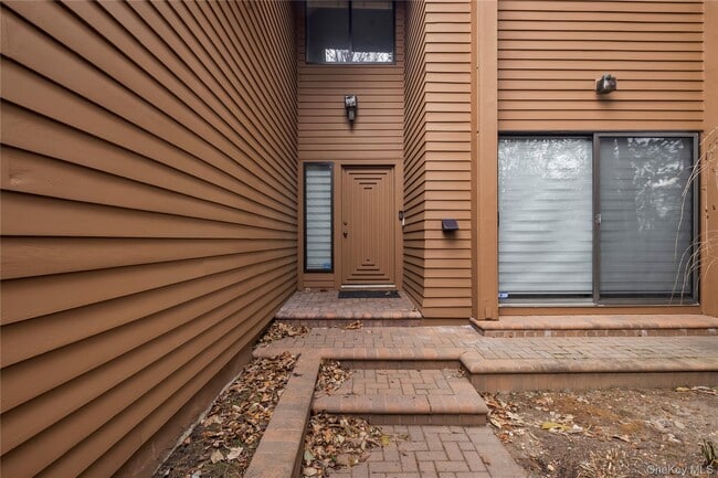 Building Photo - 1 Yale Dr