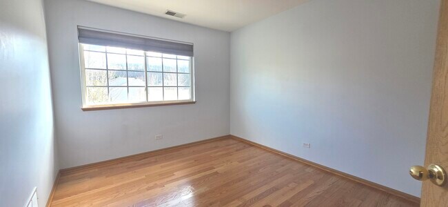 Building Photo - 212 Willow Blvd