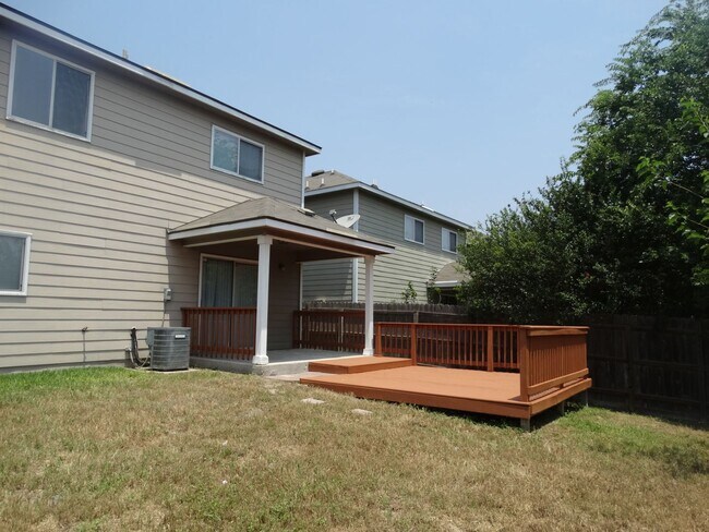 Building Photo - Beautiful 4 bedroom 3 bath 2 car garage ho...