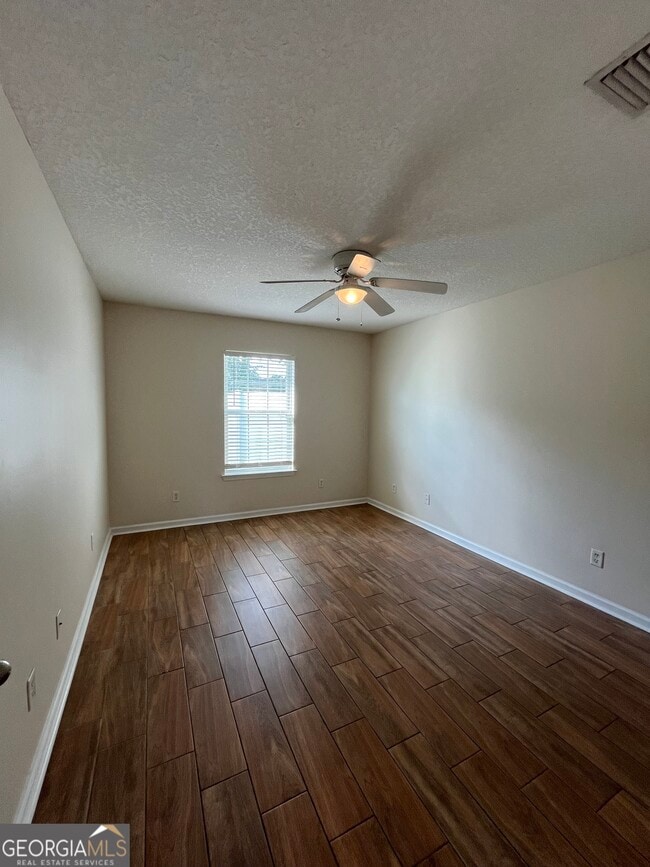 Building Photo - 231 Royal Palms Ave