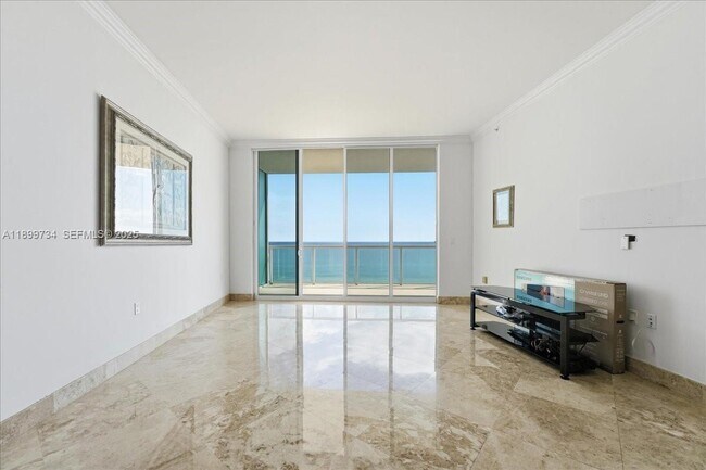 Building Photo - 704 N Ocean Blvd