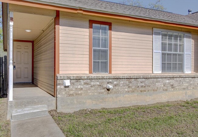 Building Photo - 8118 West Gate Blvd