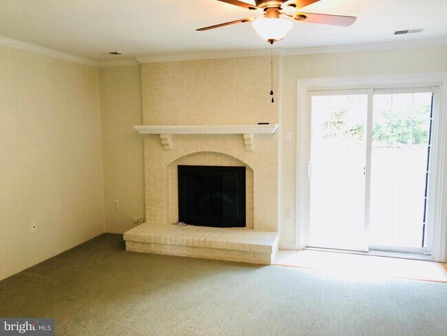 Building Photo - 15860 Montview Dr
