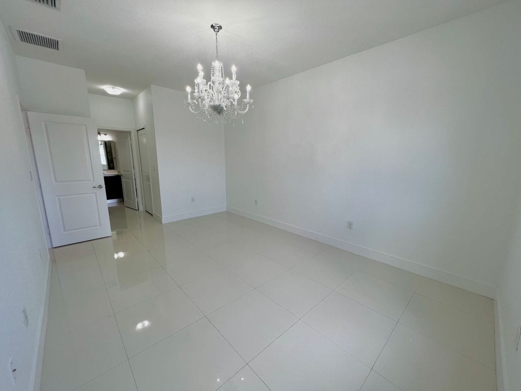 Building Photo - 492 SW 91st Pl