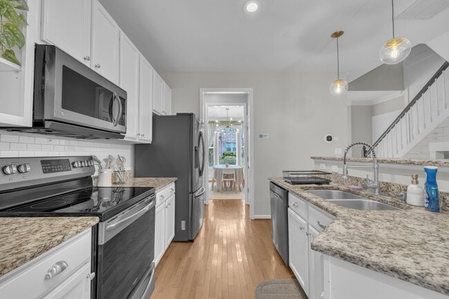 Building Photo - 503 Village Loop Dr