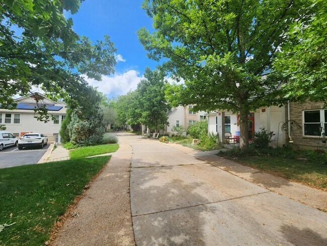 Building Photo - Stunning 3 Bedroom Townhome Tucked Away In...