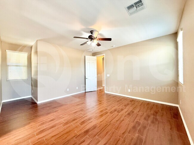 Building Photo - 293 E Glacier Dr
