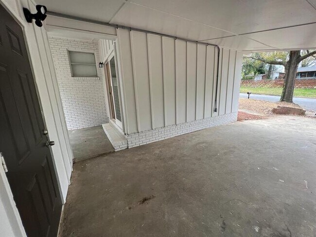Building Photo - 1 Esquiline Ct